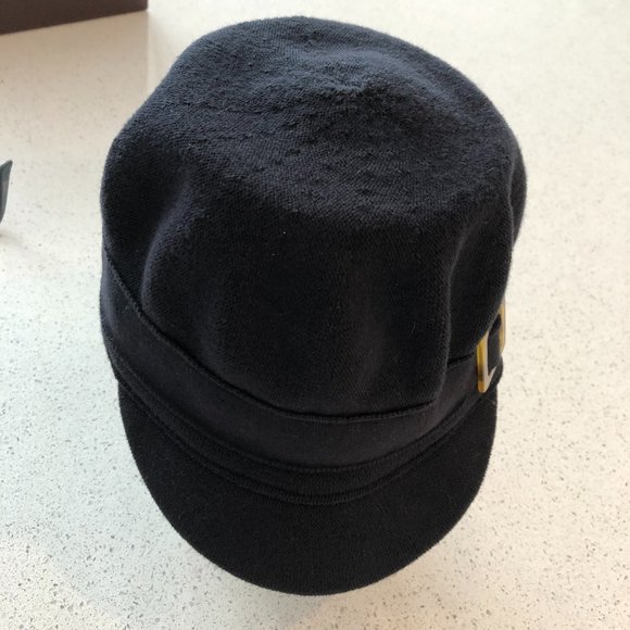 Holt Renfrew Navy Blue Baker Boy Cap with Tortoise Shell Buckle - Picture 2 of 5